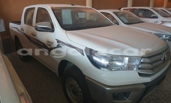 Comprar Novo Toyota Hilux Branco Carro em Luena em Moxico