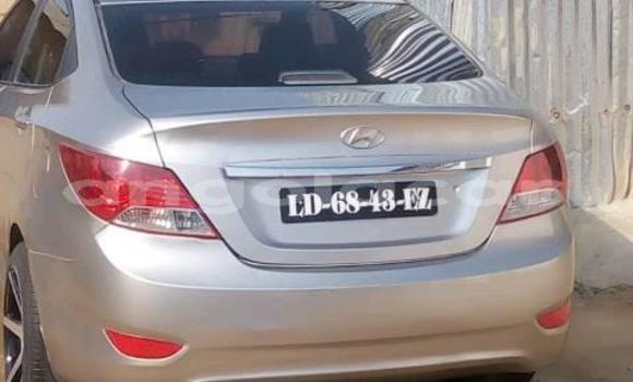 Acheter Occasion Voiture Hyundai Accent Gris à Luanda, Province de Luanda Acheter Occasion Voiture Hyundai Accent Gris à Luanda, Province de Luanda
