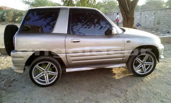 Acheter Occasion Voiture Toyota RAV4 Gris à Luanda, Province de Luanda Acheter Occasion Voiture Toyota RAV4 Gris à Luanda, Province de Luanda