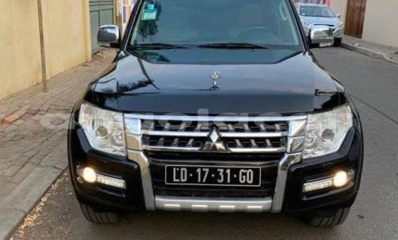 Comprar Usado Mitsubishi Pajero Preto Carro em Luanda em Luanda Province