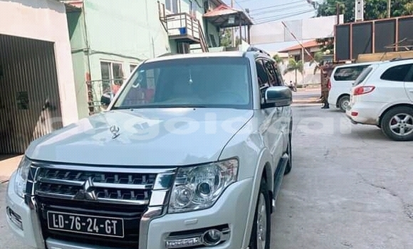 Comprar Usado Mitsubishi Pajero Branco Carro em Luena em Moxico Comprar Usado Mitsubishi Pajero Branco Carro em Luena em Moxico