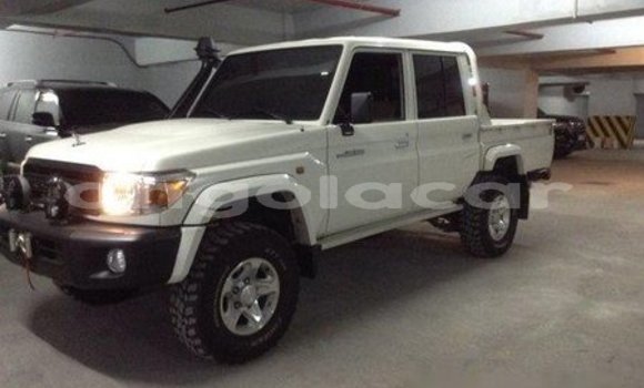 Buy Used Toyota Land Cruiser White Car in Luena in Moxico Buy Used Toyota Land Cruiser White Car in Luena in Moxico