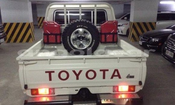 Comprar Usado Toyota Land Cruiser Branco Carro em Luena em Moxico Comprar Usado Toyota Land Cruiser Branco Carro em Luena em Moxico