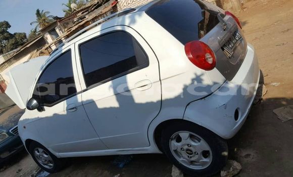 Buy Used Chevrolet spark White Car in Luanda in Luanda Province Buy Used Chevrolet spark White Car in Luanda in Luanda Province