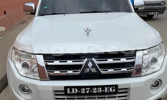 Buy Used Mitsubishi Pajero White Car in Luanda in Luanda Province