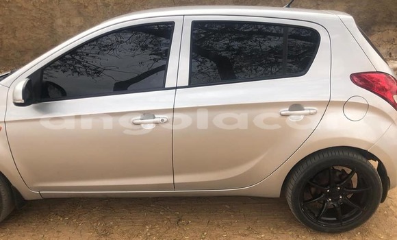 Buy Used Hyundai i20 Silver Car in Luanda in Luanda Province Buy Used Hyundai i20 Silver Car in Luanda in Luanda Province