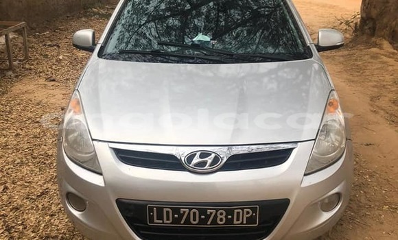 Buy Used Hyundai i20 Silver Car in Luanda in Luanda Province Buy Used Hyundai i20 Silver Car in Luanda in Luanda Province