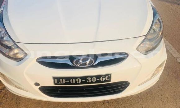 Buy Used Hyundai Accent White Car in Luanda in Luanda Province