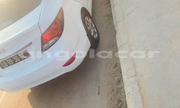 Acheter Occasion Voiture Hyundai Accent Blanc à Luanda, Province de Luanda Acheter Occasion Voiture Hyundai Accent Blanc à Luanda, Province de Luanda