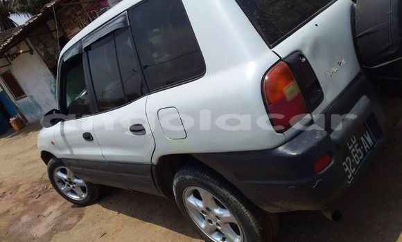 Comprar Usado Toyota RAV4 Branco Carro em Luanda em Luanda Province