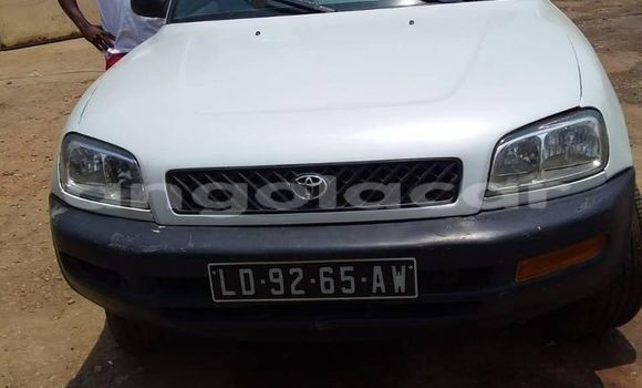 Acheter Occasion Voiture Toyota RAV4 Blanc à Luanda, Province de Luanda Acheter Occasion Voiture Toyota RAV4 Blanc à Luanda, Province de Luanda