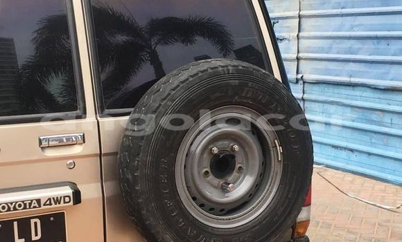 Acheter Occasion Voiture Toyota Land Cruiser Beige à Luanda, Province de Luanda Acheter Occasion Voiture Toyota Land Cruiser Beige à Luanda, Province de Luanda