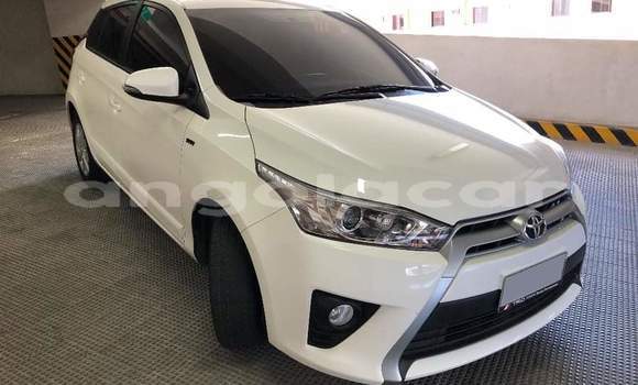Comprar Usado Toyota Yaris Branco Carro em N'zeto em Zaire
