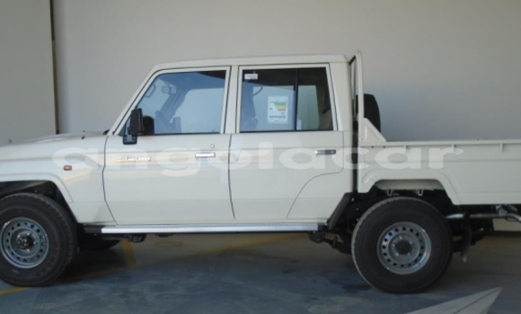Buy Used Toyota Land Cruiser White Car in N'zeto in Zaire Buy Used Toyota Land Cruiser White Car in N'zeto in Zaire