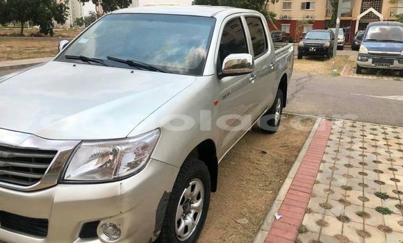 Comprar Usado Toyota Hilux Prata Carro em Benguela em Benguela Comprar Usado Toyota Hilux Prata Carro em Benguela em Benguela