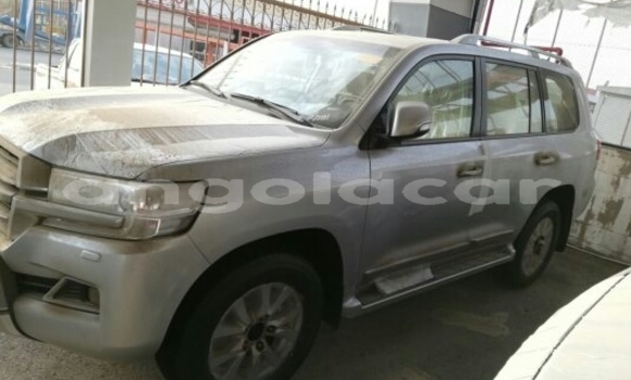 Buy Used Toyota Land Cruiser White Car in Luanda in Luanda Province Buy Used Toyota Land Cruiser White Car in Luanda in Luanda Province