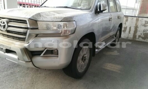 Comprar Usado Toyota Land Cruiser Branco Carro em Luanda em Luanda Province Comprar Usado Toyota Land Cruiser Branco Carro em Luanda em Luanda Province