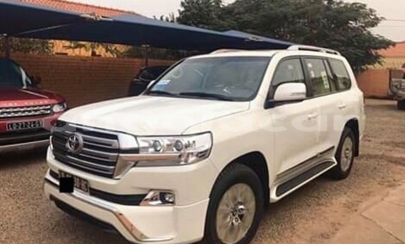 Buy Used Toyota Land Cruiser White Car in Luanda in Luanda Province Buy Used Toyota Land Cruiser White Car in Luanda in Luanda Province