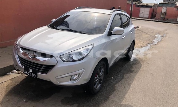 Buy Used Hyundai Tucson Silver Car in Luanda in Luanda Province Buy Used Hyundai Tucson Silver Car in Luanda in Luanda Province