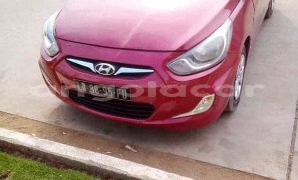 Comprar Usado Hyundai Accent Vermelho Carro em Luanda em Luanda Province