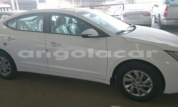 Buy Used Hyundai Elantra White Car in Luanda in Luanda Province