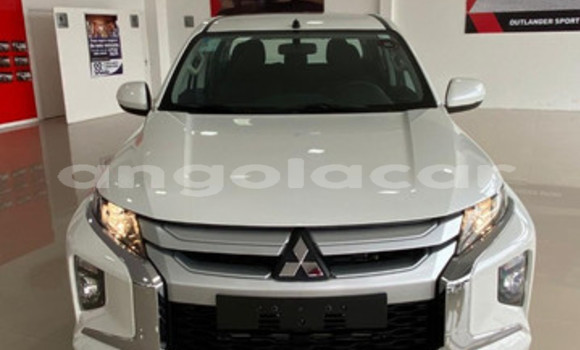 Buy Used Mitsubishi L200 White Car in Luena in Moxico Buy Used Mitsubishi L200 White Car in Luena in Moxico