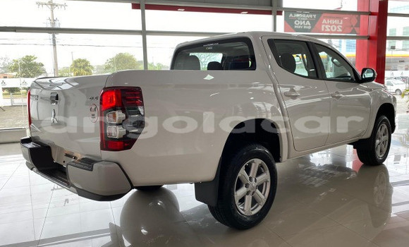 Acheter Occasion Voiture Mitsubishi L200 Blanc à Luena, Moxico Acheter Occasion Voiture Mitsubishi L200 Blanc à Luena, Moxico