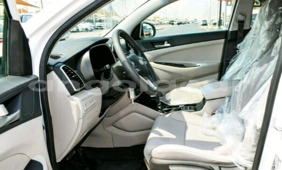 Acheter Occasion Voiture Hyundai Tucson Blanc à Luanda, Province de Luanda Acheter Occasion Voiture Hyundai Tucson Blanc à Luanda, Province de Luanda