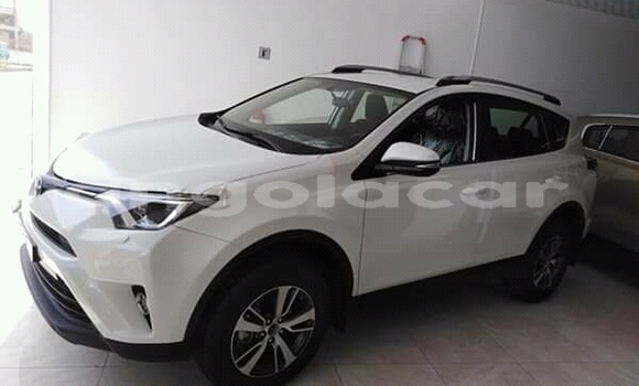 Comprar Usado Toyota RAV4 Branco Carro em N'zeto em Zaire Comprar Usado Toyota RAV4 Branco Carro em N'zeto em Zaire