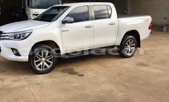 Comprar Usado Toyota Hilux Branco Carro em Menongue em Kuando Kubango