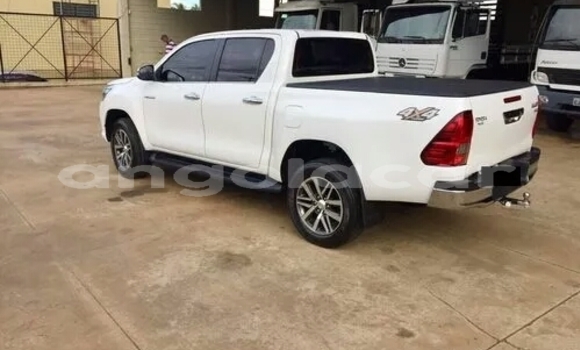 Comprar Usado Toyota Hilux Branco Carro em Menongue em Kuando Kubango Comprar Usado Toyota Hilux Branco Carro em Menongue em Kuando Kubango