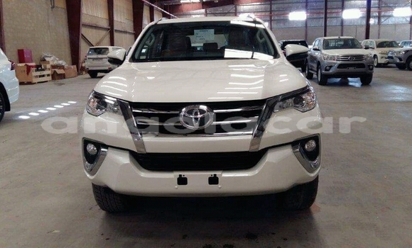 Comprar Usado Toyota Fortuner Branco Carro em N'zeto em Zaire Comprar Usado Toyota Fortuner Branco Carro em N'zeto em Zaire