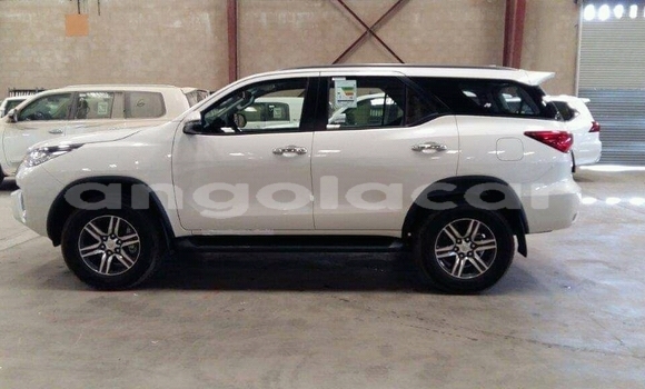 Comprar Usado Toyota Fortuner Branco Carro em N'zeto em Zaire Comprar Usado Toyota Fortuner Branco Carro em N'zeto em Zaire