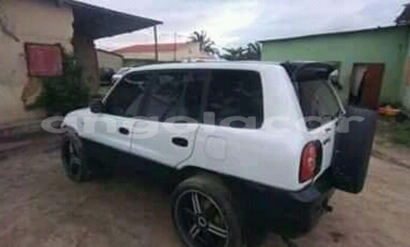 Comprar Usado Toyota RAV4 Branco Carro em Luanda em Luanda Province Comprar Usado Toyota RAV4 Branco Carro em Luanda em Luanda Province