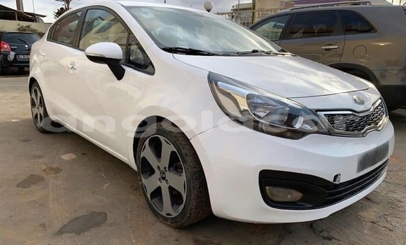 Acheter Occasion Voiture Kia rio Blanc à Luanda, Province de Luanda Acheter Occasion Voiture Kia rio Blanc à Luanda, Province de Luanda