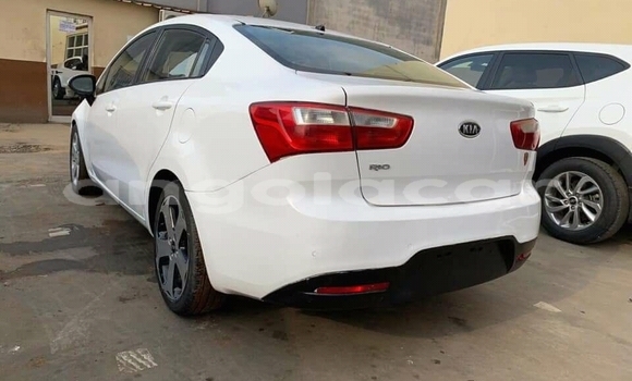 Acheter Occasion Voiture Kia rio Blanc à Luanda, Province de Luanda Acheter Occasion Voiture Kia rio Blanc à Luanda, Province de Luanda
