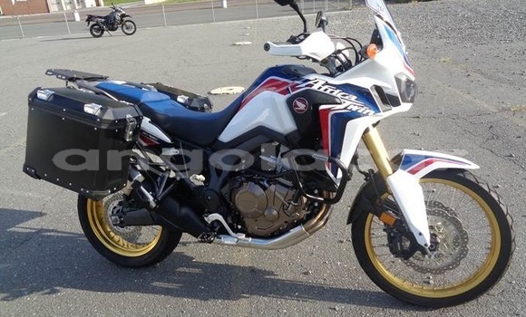 Comprar Usado Honda CBR 1000 RR Branco Moto em Luanda em Luanda Province