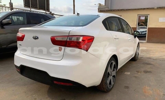 Acheter Neuf Voiture Kia rio Blanc à Luanda, Province de Luanda Acheter Neuf Voiture Kia rio Blanc à Luanda, Province de Luanda