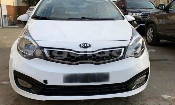 Acheter Neuf Voiture Kia rio Blanc à Luanda, Province de Luanda Acheter Neuf Voiture Kia rio Blanc à Luanda, Province de Luanda