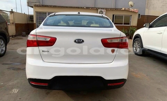 Acheter Neuf Voiture Kia rio Blanc à Luanda, Province de Luanda Acheter Neuf Voiture Kia rio Blanc à Luanda, Province de Luanda
