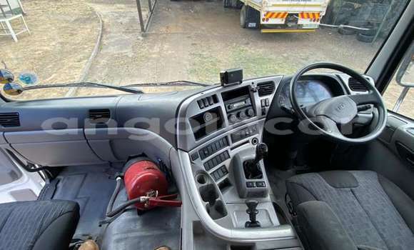 Buy Used Nissan UD White Truck in Luanda in Luanda Province Buy Used Nissan UD White Truck in Luanda in Luanda Province