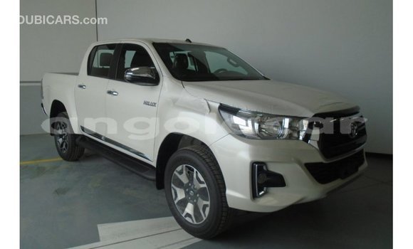 Comprar Importar Toyota Hilux Branco Carro em Import - Dubai em Bengo Province Comprar Importar Toyota Hilux Branco Carro em Import - Dubai em Bengo Province