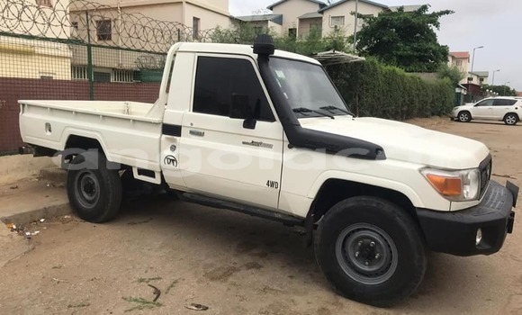 Acheter Occasion Voiture Toyota Land Cruiser Blanc à Luanda, Province de Luanda Acheter Occasion Voiture Toyota Land Cruiser Blanc à Luanda, Province de Luanda