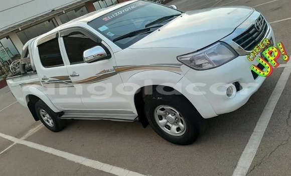 Comprar Usado Toyota Hilux Branco Carro em Luanda em Luanda Province