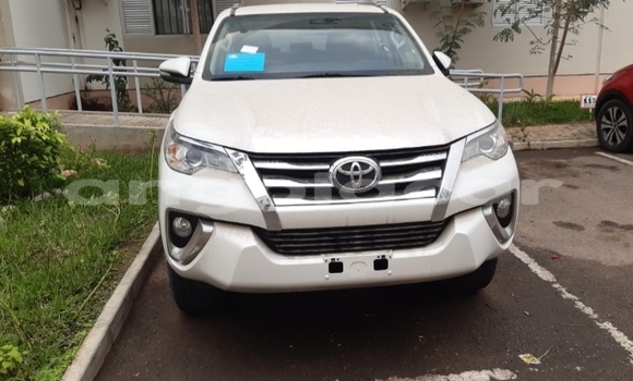 Comprar Novo Toyota Fortuner Branco Carro em Benguela em Benguela Comprar Novo Toyota Fortuner Branco Carro em Benguela em Benguela
