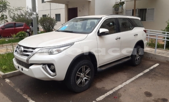 Comprar Novo Toyota Fortuner Branco Carro em Benguela em Benguela Comprar Novo Toyota Fortuner Branco Carro em Benguela em Benguela