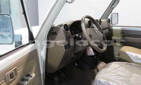 Comprar Usado Toyota Land Cruiser Branco Carro em Luena em Moxico Comprar Usado Toyota Land Cruiser Branco Carro em Luena em Moxico