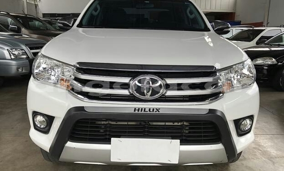 Buy Used Toyota Hilux White Car in Luena in Moxico Buy Used Toyota Hilux White Car in Luena in Moxico