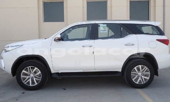 Comprar Usado Toyota Fortuner Branco Carro em Luanda em Luanda Province