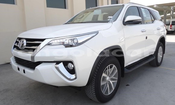 Buy Used Toyota Fortuner White Car in Luanda in Luanda Province Buy Used Toyota Fortuner White Car in Luanda in Luanda Province